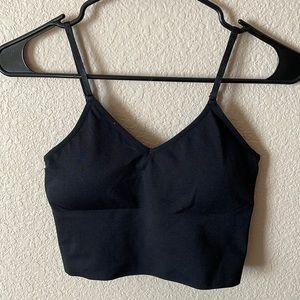 🌿black padded crop tank🌿
